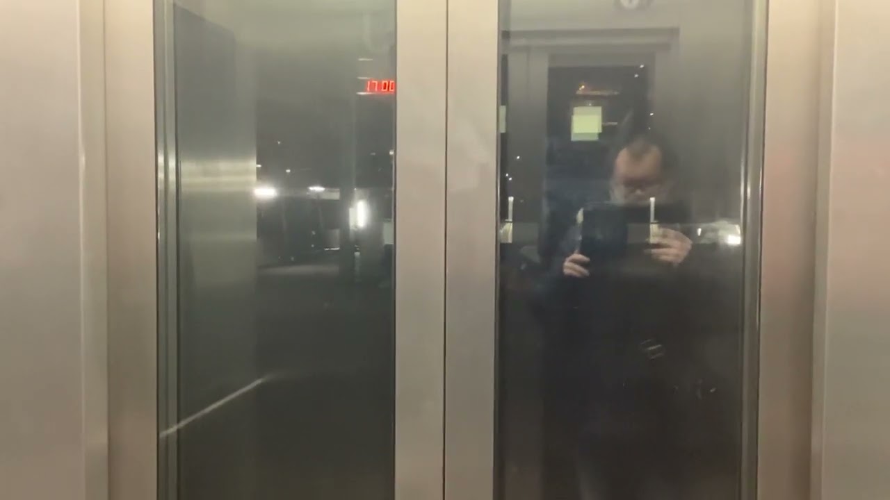 Seilaufzug Hütter im U-Bahn Haltestelle Hamburg Überseequartier