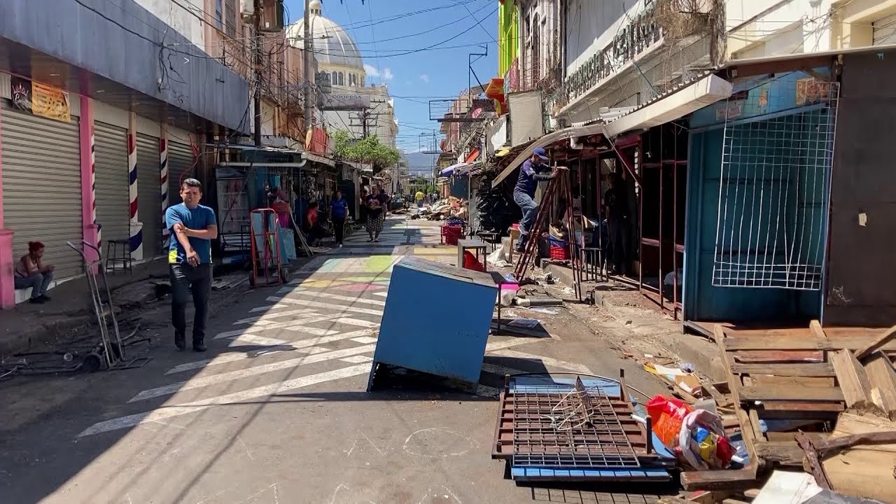 Avanza desalojo de vendedores de calles y avenidas del centro de San Salvador