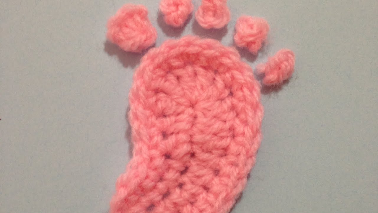 How To Crochet A Footprint Applique For A Newborn - DIY Crafts Tutorial - Guidecentral