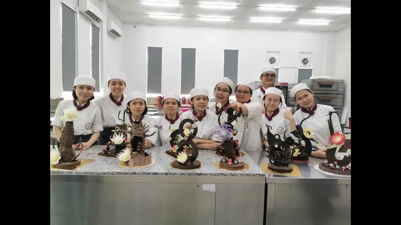 Tempering, chocolate work