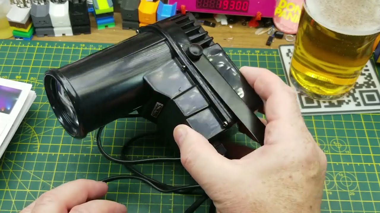 Cheap spotlight: curiosity teardown