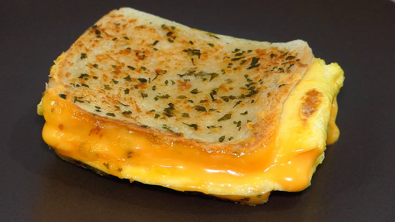 Хрустящий тост с яйцом и сыром! Сэндвич с тостом и чесночным маслом! Вкусно!