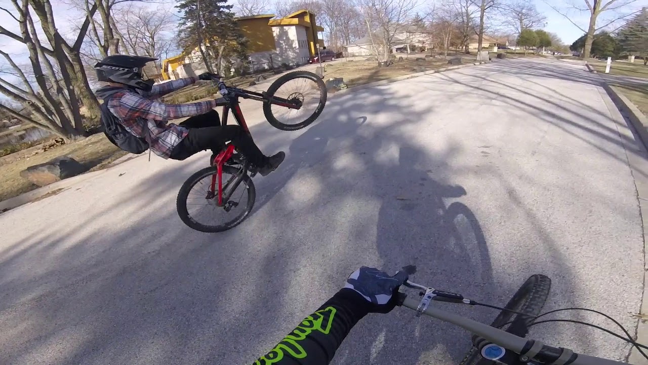 Urban Downhill MTB Manuals & Wheelies!