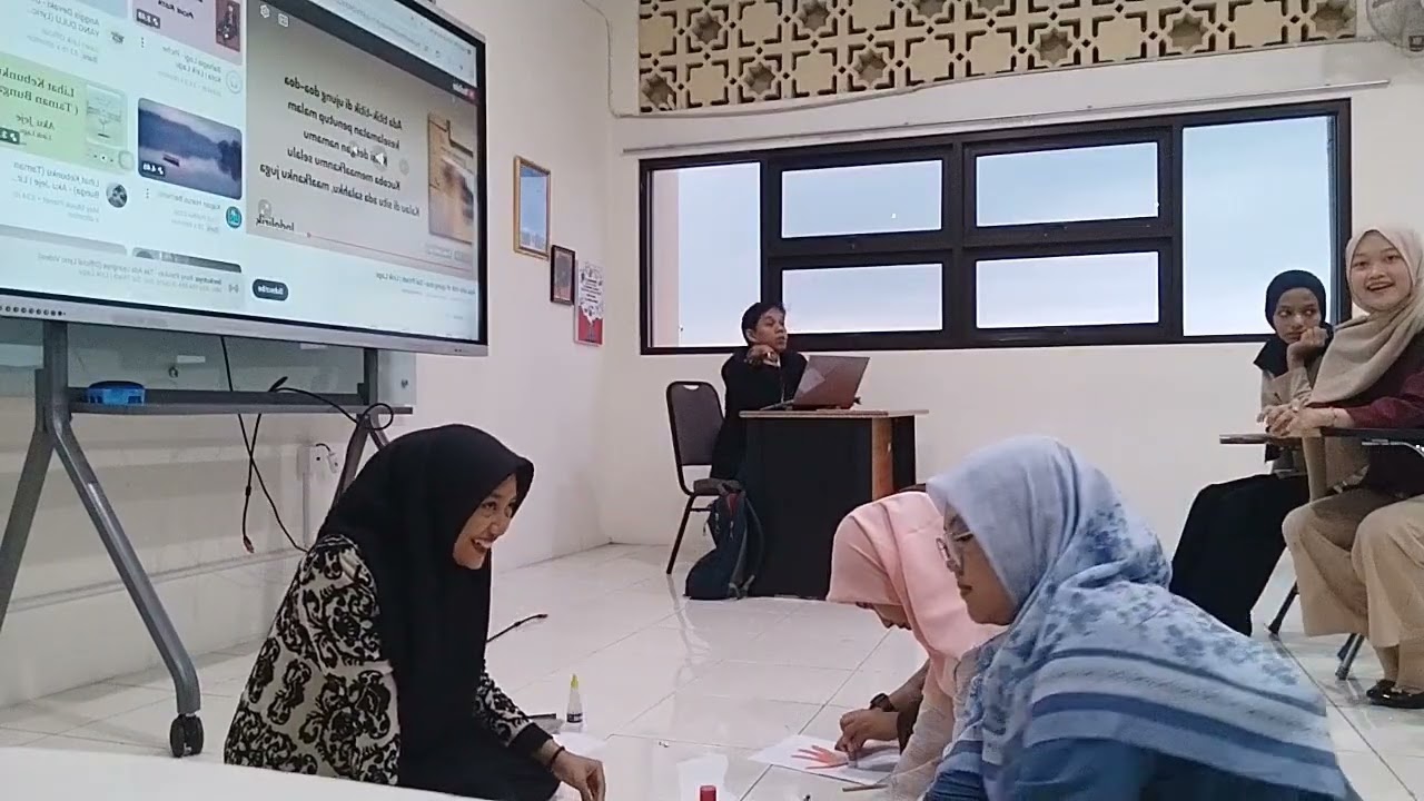 PRAKTEK MICROTEACHING PERKEMBANGAN BAHASA ANAK USIA DINI TEMA DIRIKU
