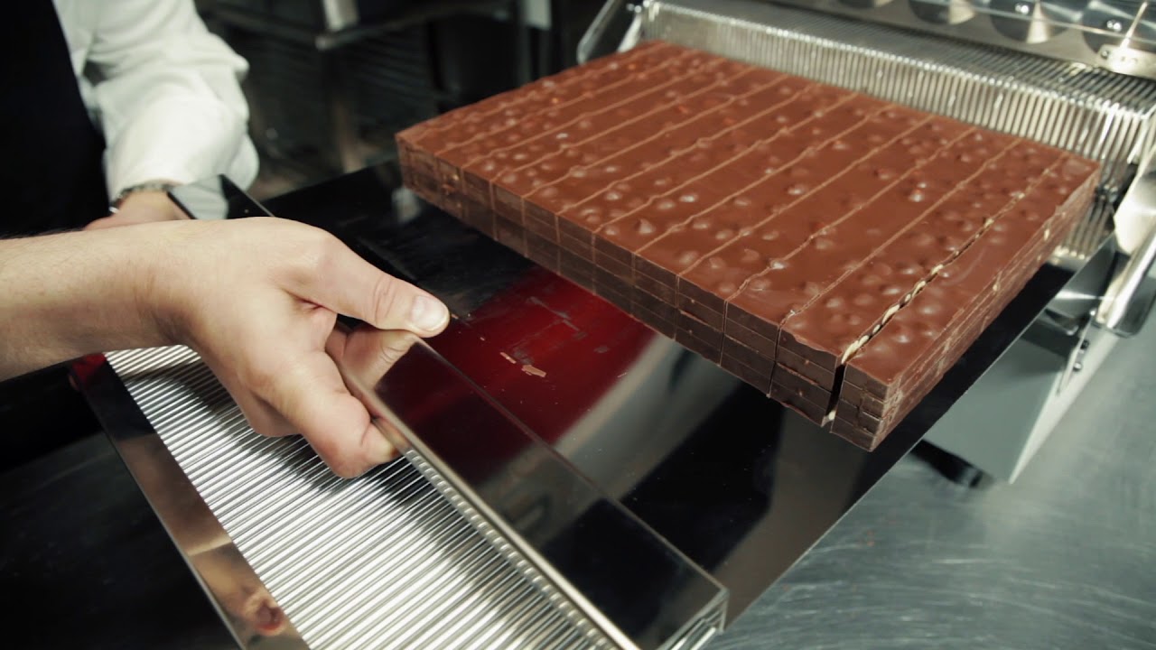 Pavoni Italia Professional | Lira automatica cutting machine with Antonio Bachour