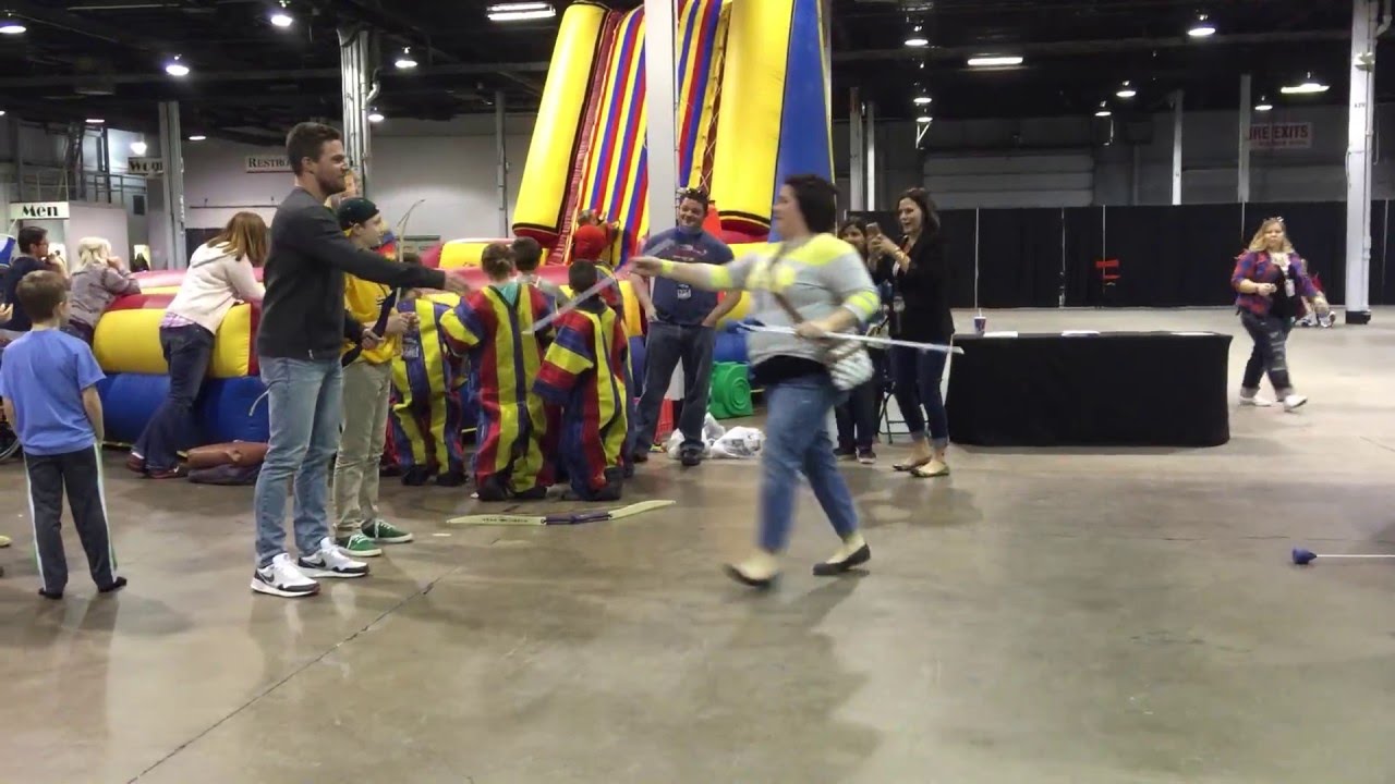 Stephen Amell shooting arrows at #HVFF Chicago