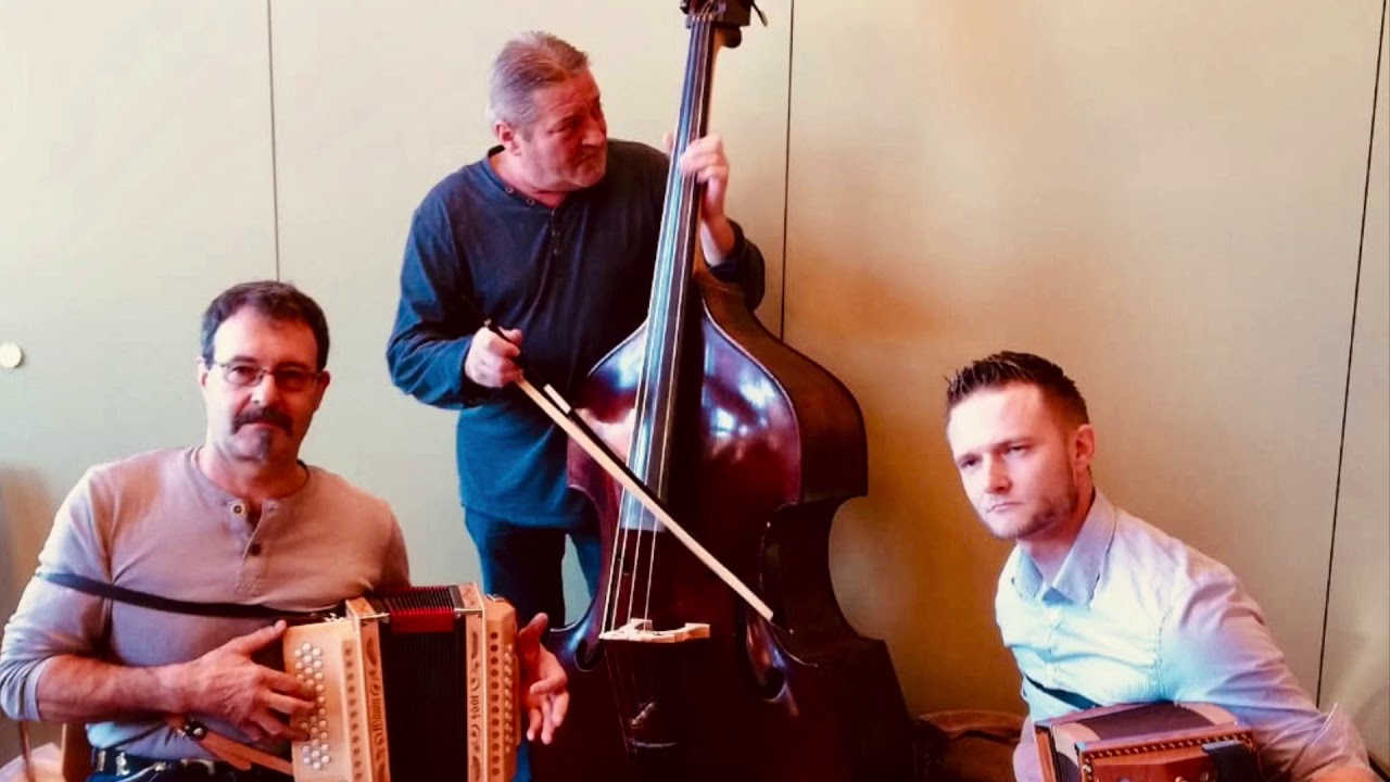 Schwyzerörgeli Trio Oberland (Z Örgeli Stübli) Marsch von Hermann Schuhmacher