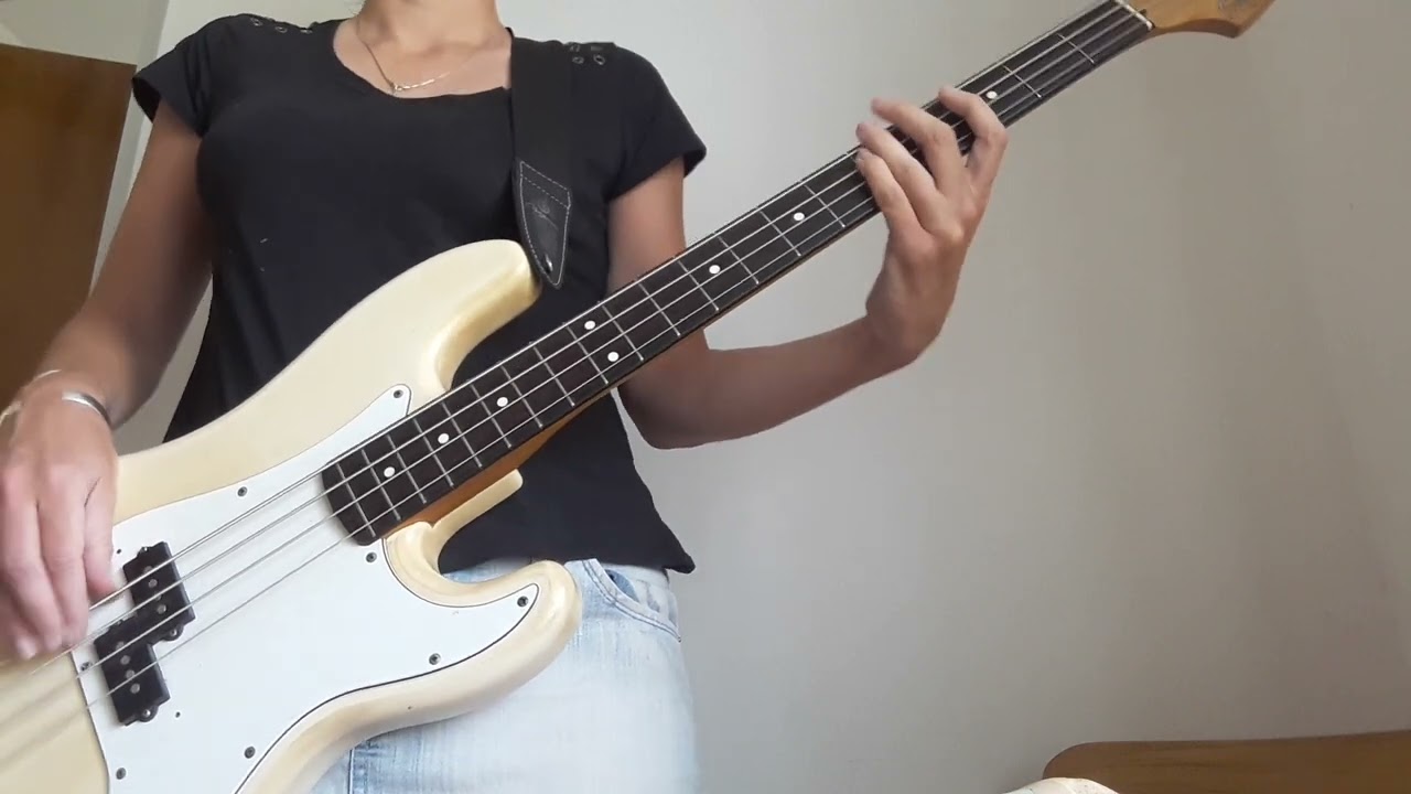 Claudia Puyo Hundiendome en la oscuridad Bass cover