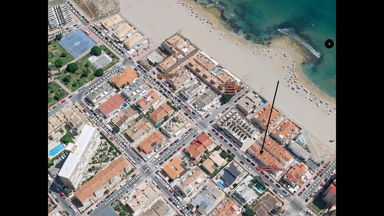 Dúplex con jardín reformado junto a la playa de La Mata