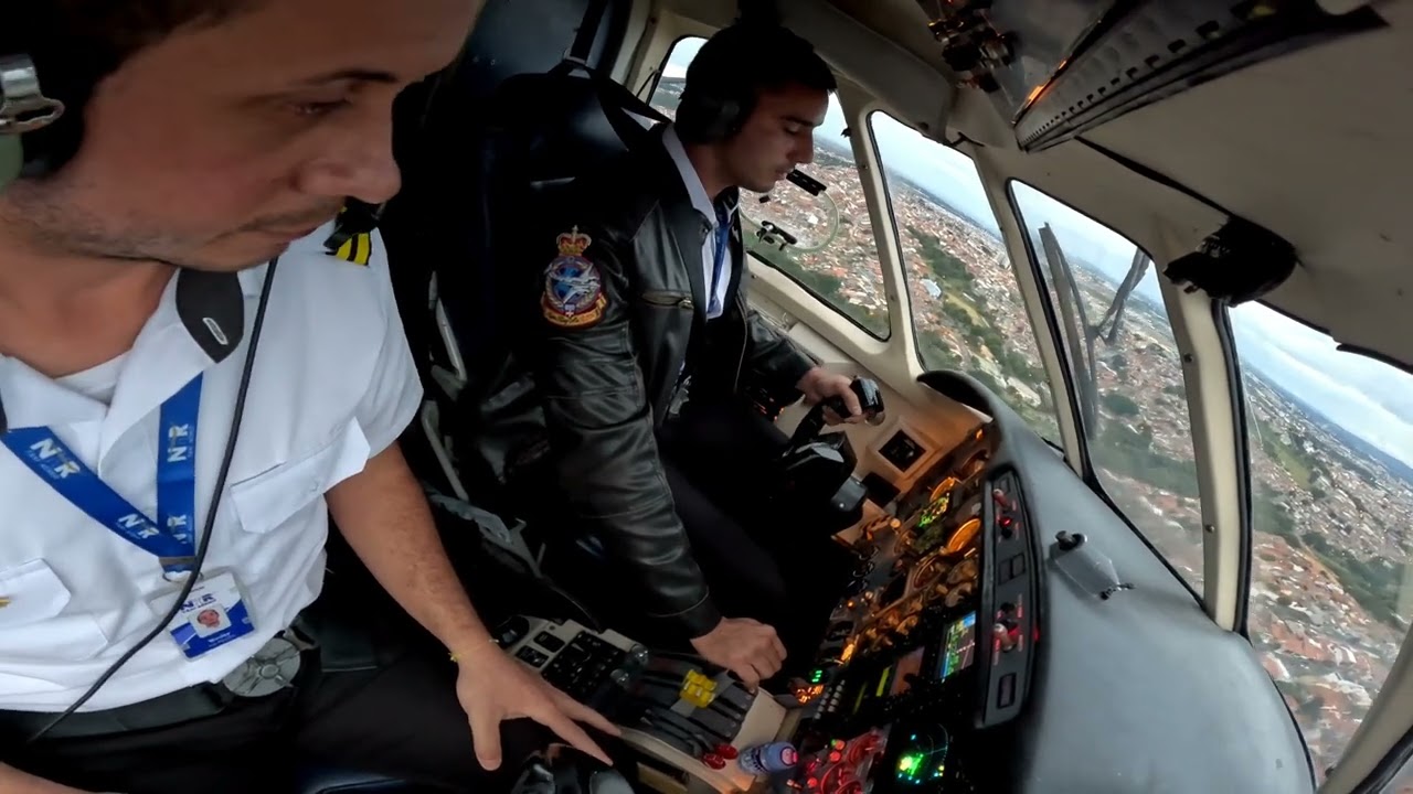 Pouso Embraer Bandeirante E110 em Sorocaba SDCO