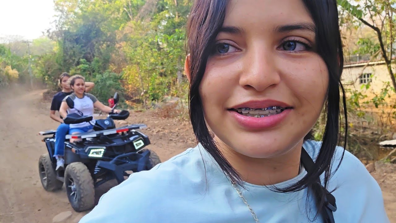 Dando vueltas en moto solo chicasss🏍🫣