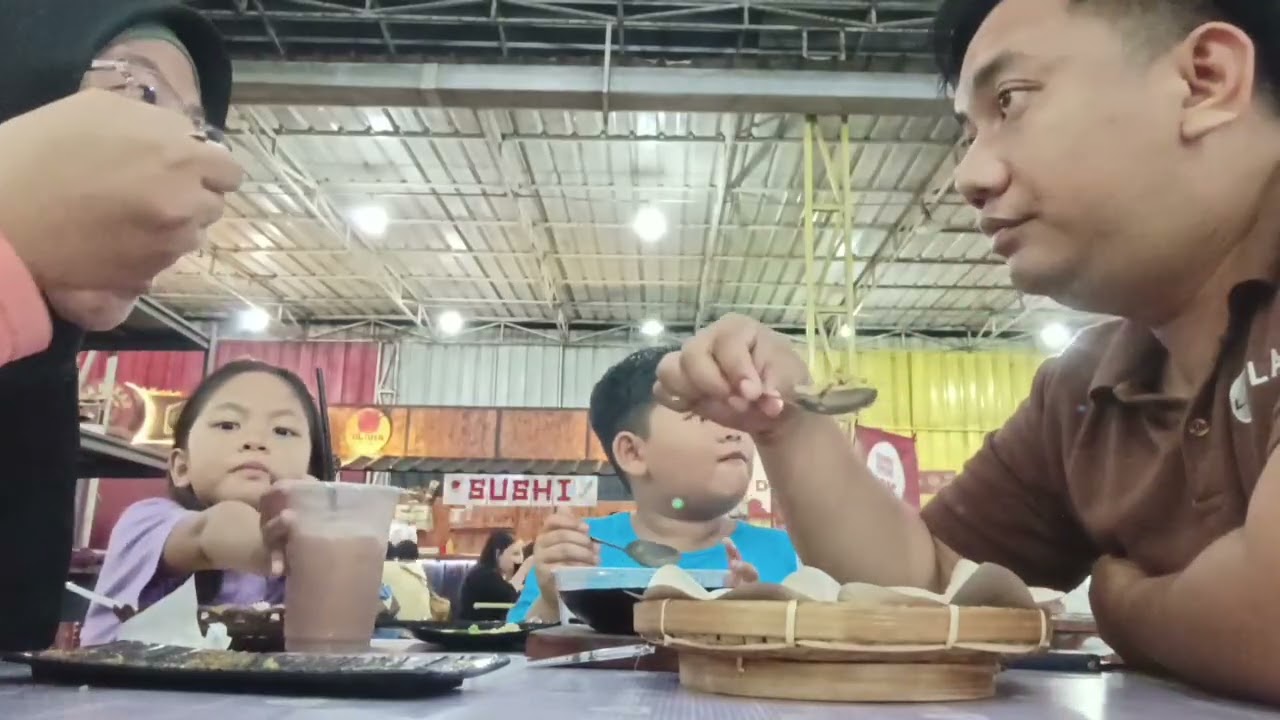 Kebersamaan Keluarga Pak Anto Makan di Gakul (Gatsu Kuliner) Bali