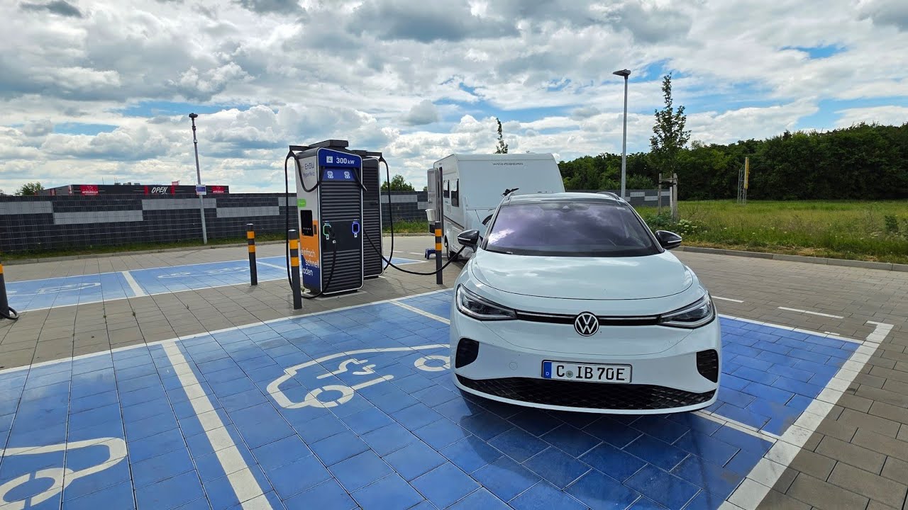 Reise nach Finnland mit VW ID 4 GTX und Wohnwagen