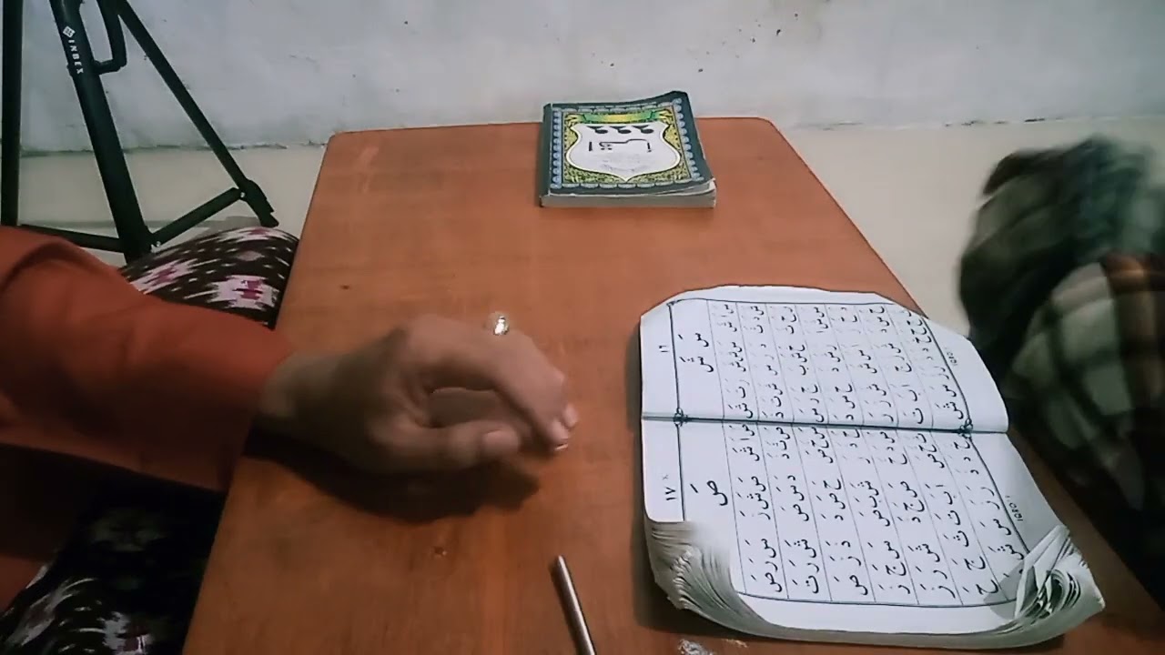 Anak belajar Ngaji IQRO 
