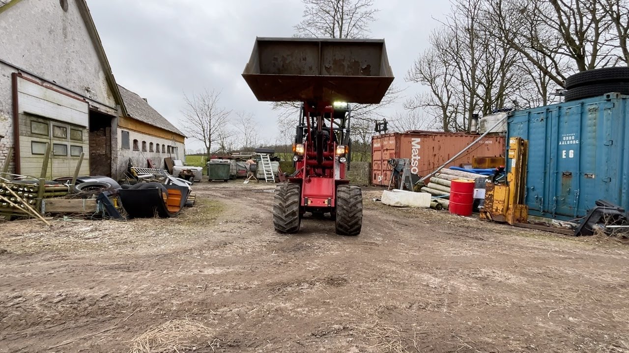 K&oslash;b Minil&aelig;sser Macks 340 med skovl og pallegafler p&aring; Klaravik