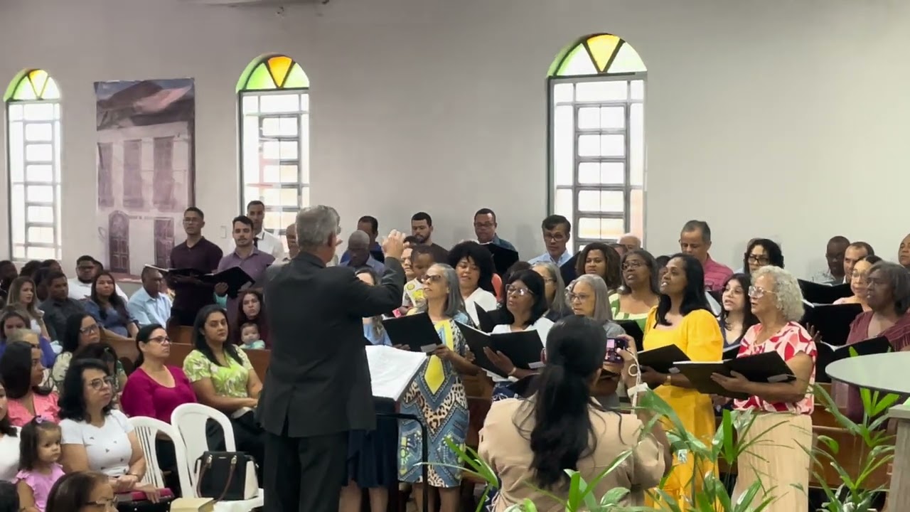 Coral Brilho Celeste da AD Itabira entoando Ressureição - Hino Nº 99 do Cantor Cristão  - Heliomaga