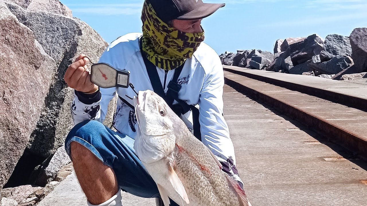 Pescaria de cascuda nos molhes da barra...😅🐟praia do cassino