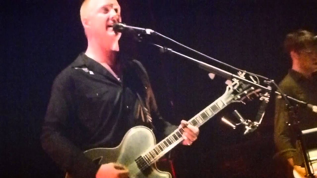 Queens Of The Stone Age - I Think I Lost My Headache @ Cirque Royal