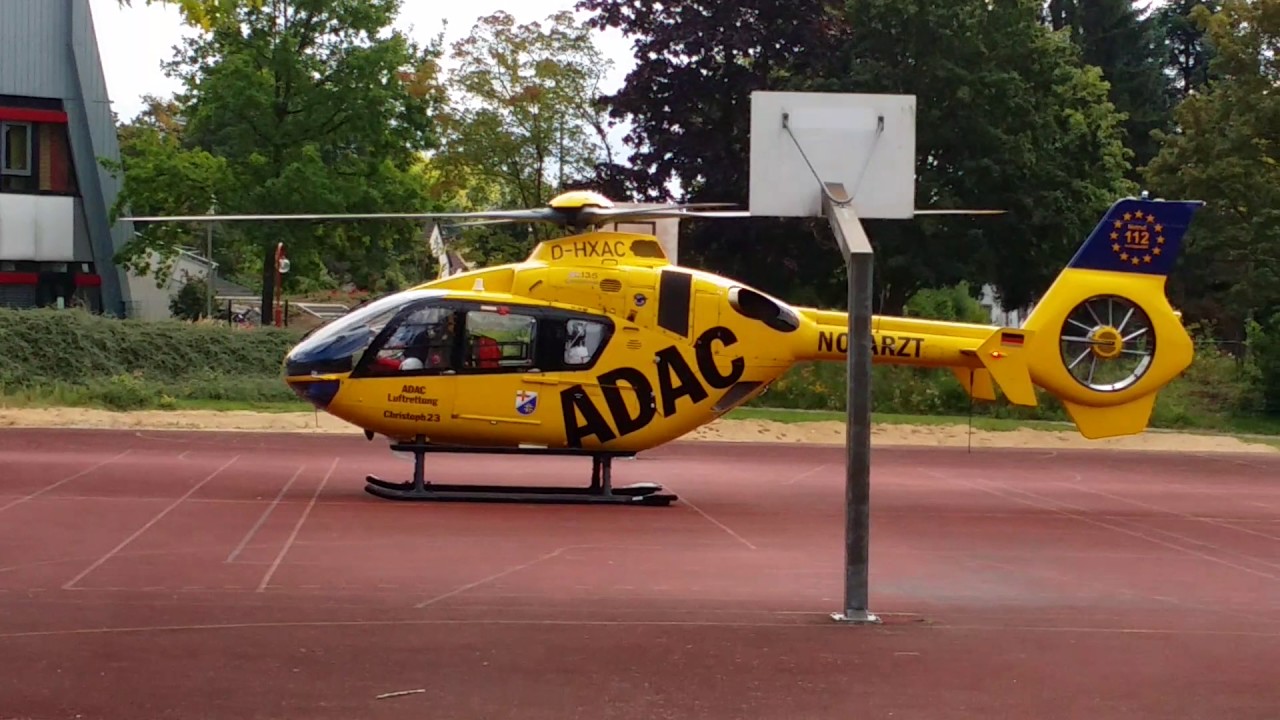 Helikopter (Hubschrauber) hebt ab