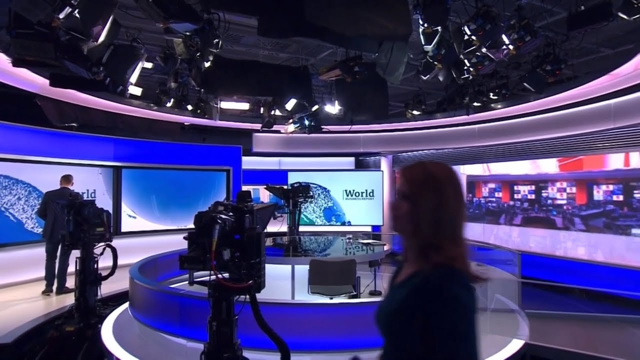 BBC News Blooper - News presenter walks past camera on World Business Report (7 October 2022)