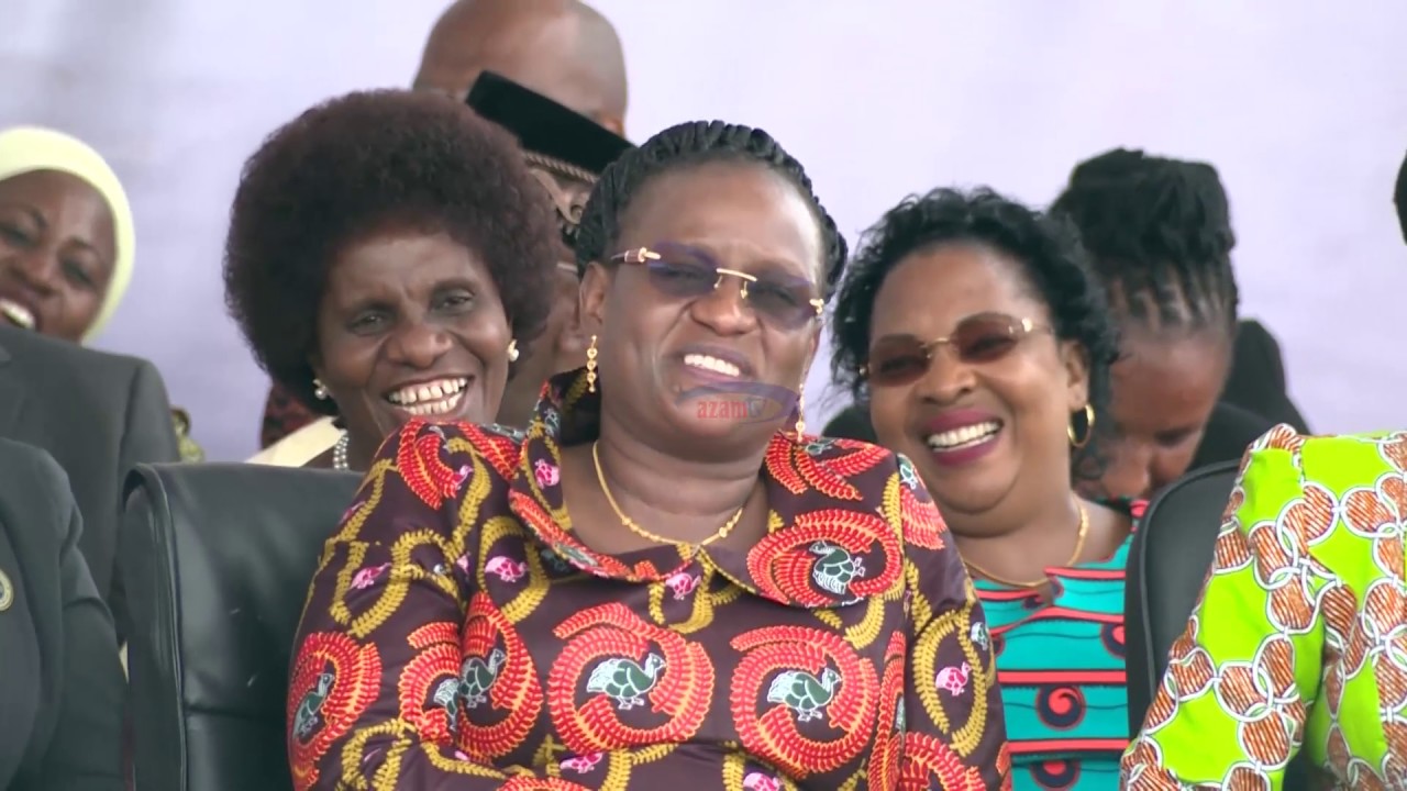 Azam TV – Hebu msikie Magufuli alivyomwambia waziri Ummy