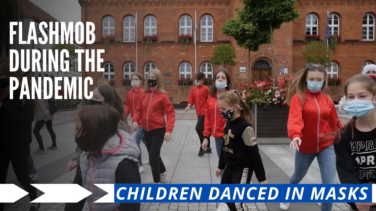 Kids danced in masks - Jerusalema Flashmob, Poland, Szczecinek, Liberty Square, Plac Wolności