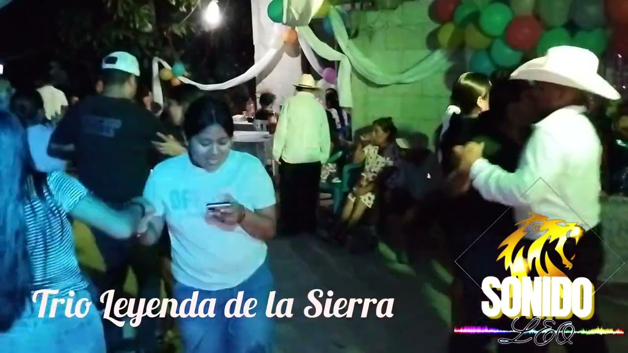 Trío Leyenda de La Sierra en Amatitla Santiago Tamazunchale