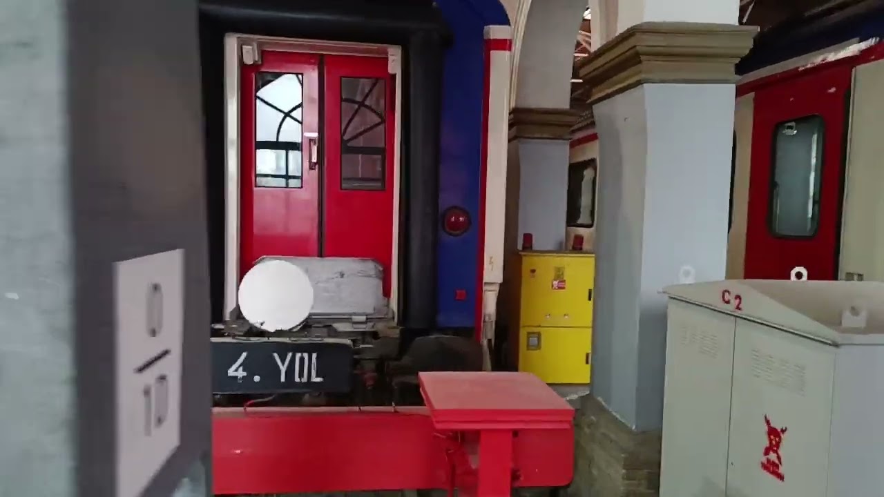 Alsancak Tren Garı'ndaki TVS 2000 Vagonları Part 1