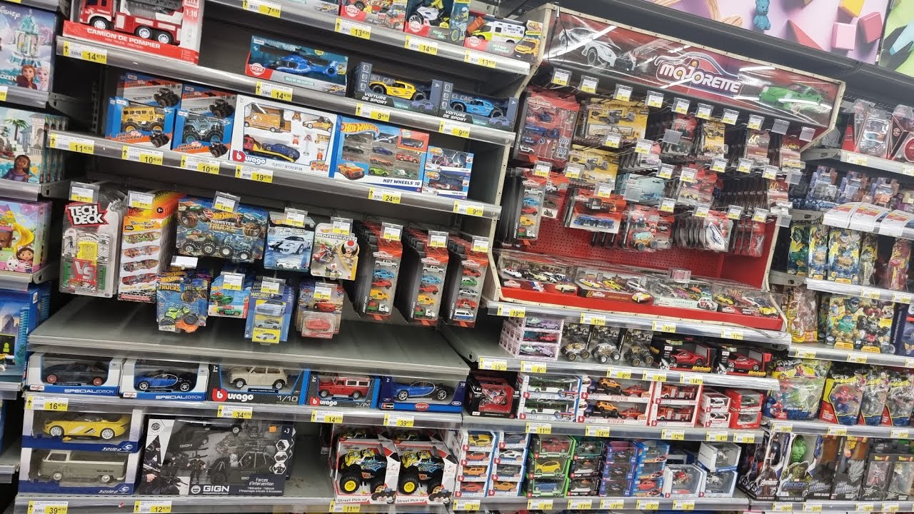 Diecast Hunting in Europe France! Let's check the Cora for Diecast Cars ☝🏻🙂