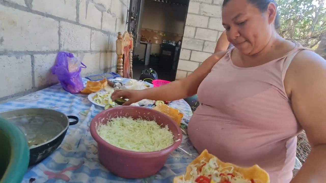 Miren que rico quedaron las chicharras locas 😋😋 y seguimos escuchando la historia de la mexicana 