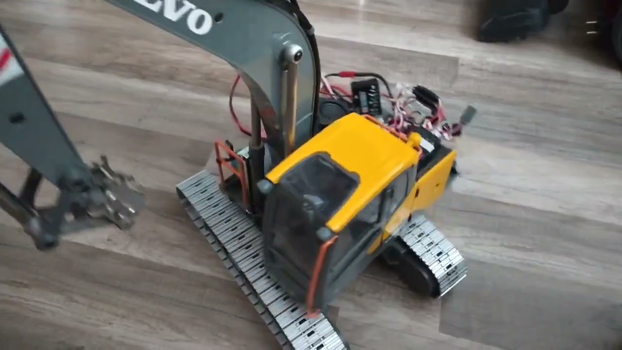 rc Volvo EC160 E with sound module