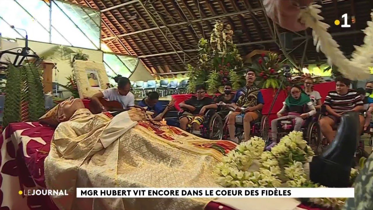 MGR Hubert vit encore dans le coeur des fid&egrave;les.