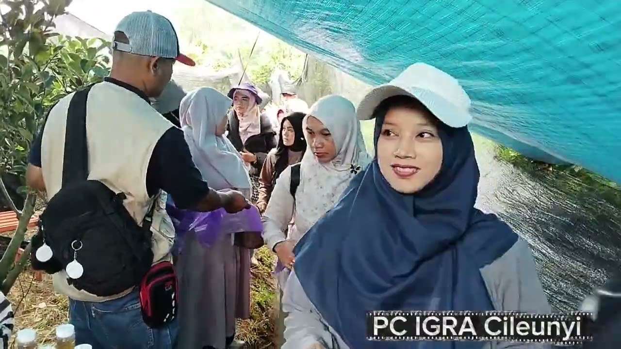 Petik Buah Apel Rihlah PC IGRA Cileunyi Tahun 2025 ( Dokumentasi Inkom 2) 