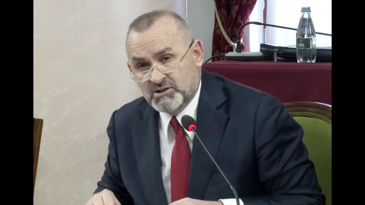 Ja zyrtarët që nuk mund të pezullohen nga detyra me vendim gjykate!