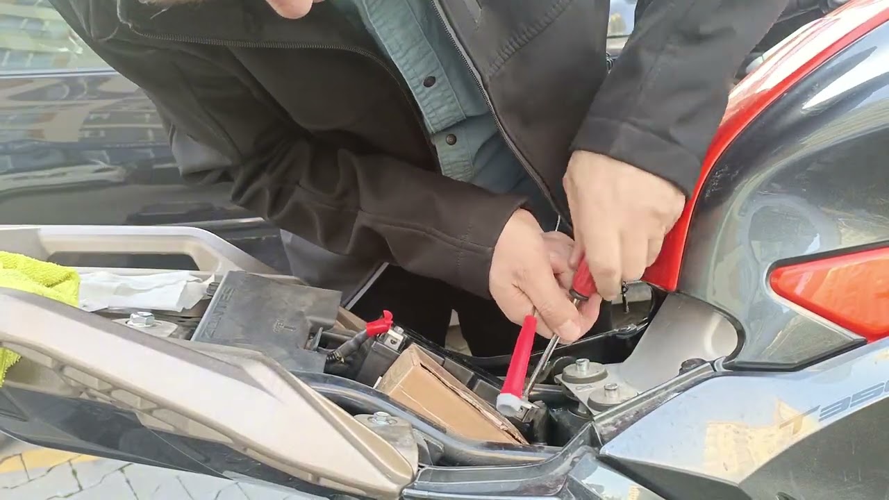 Zontes 350 T2 Motosiklet in Akü Değişimi (Zontes 350 T2 Motorcycle Battery Replacement) #motovlog