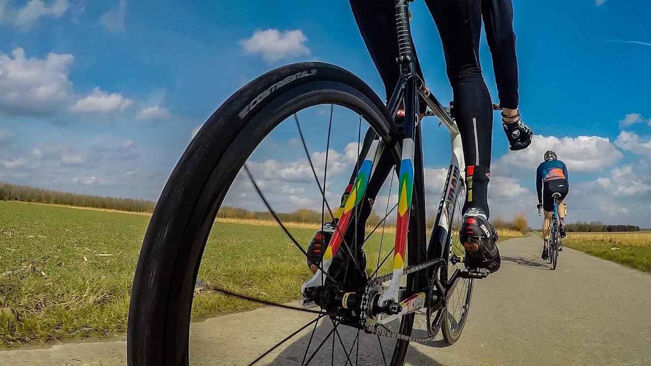 1 RoadBike vs 2 FixedGear