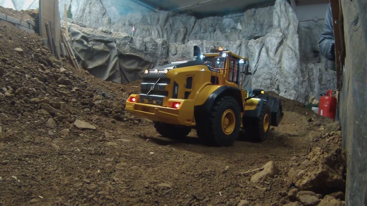 RC Construction, RC Wheel Loader Volvo - MT Modelstore Volvo Radlader L260H im Einsatz_3