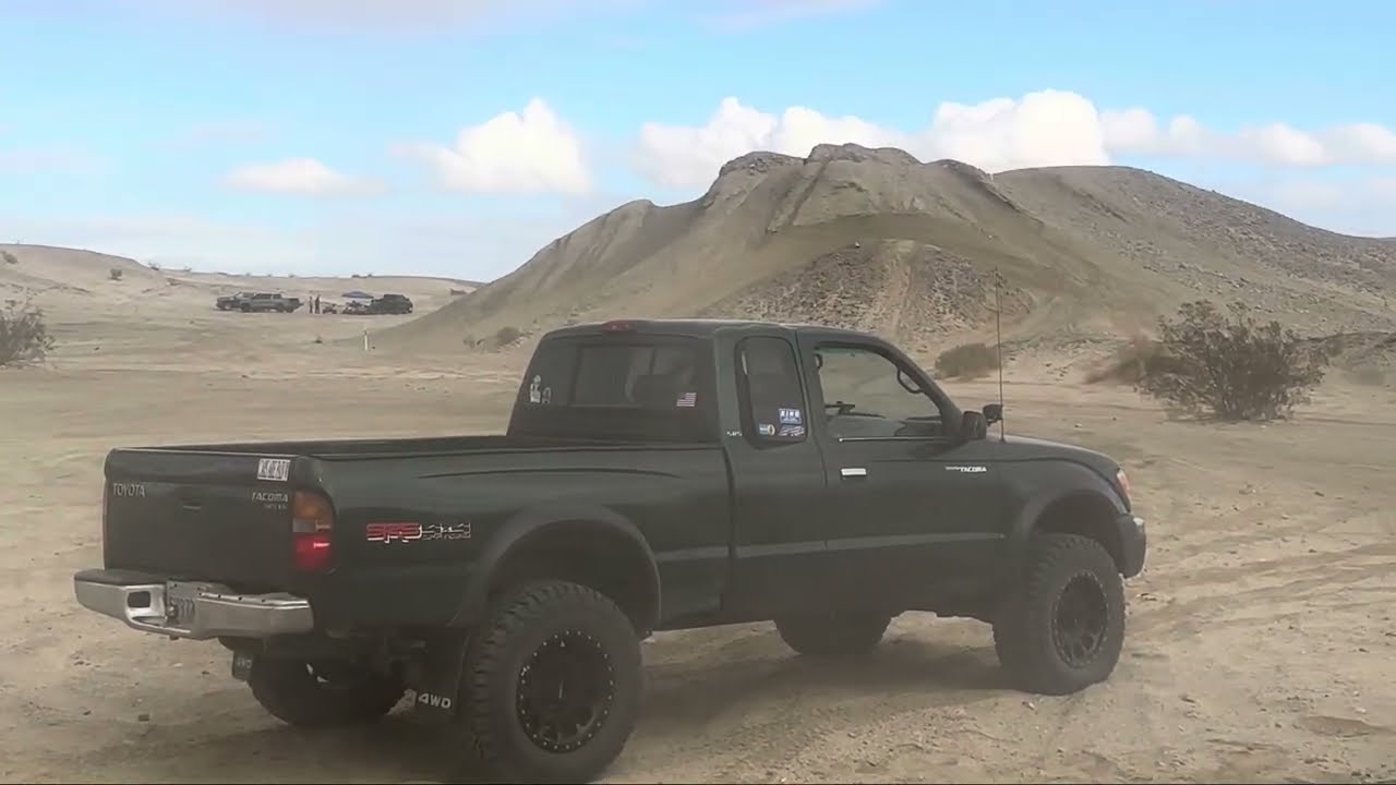 1st gen Tacoma ripping it at ocotillo wells