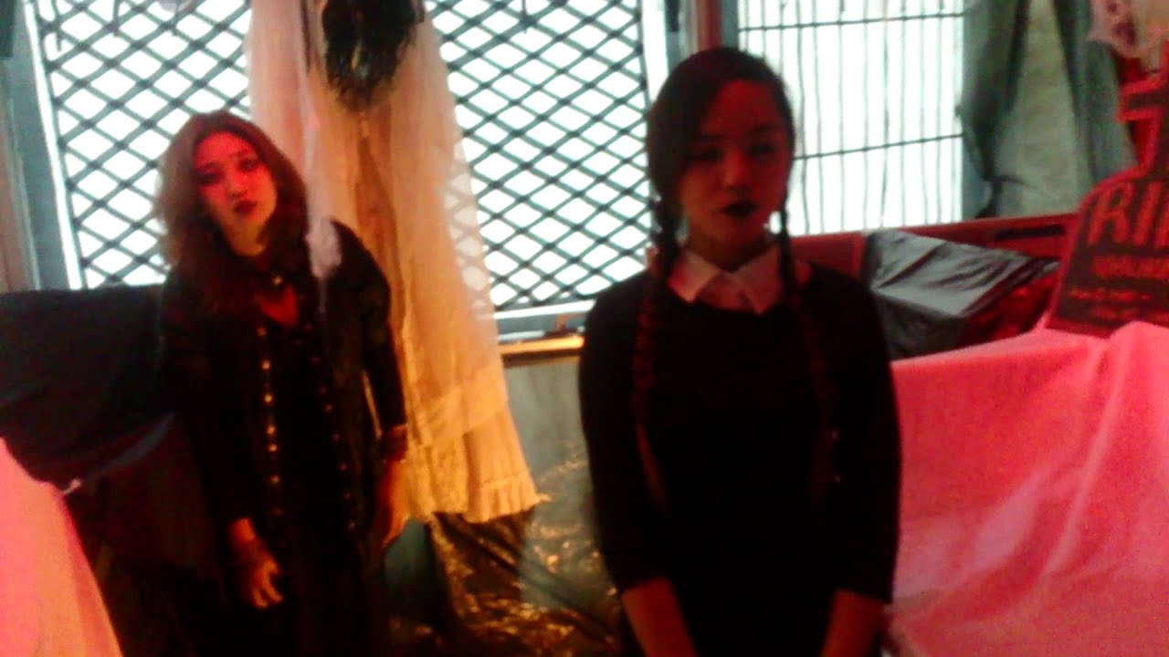 Spooky Halloween Party (The Addams Family) | Halloween Decor & Outfit