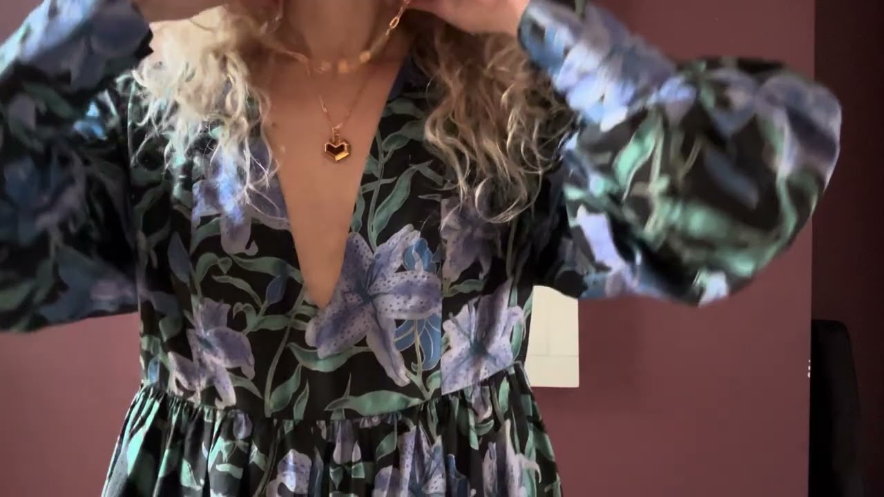 How to dress up deep V neck dress with gold jewelry 