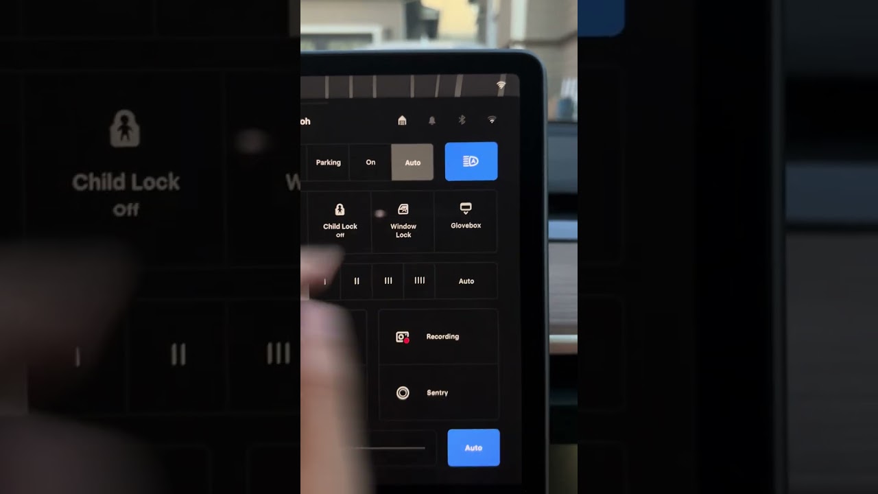 Как найти USB-разъем в Tesla Model 3 