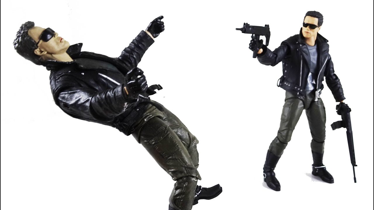 TERMINATOR 1 T-800 MEDICOM vs T-800 Ultimate Police Station NECA. Сравнение фигурок