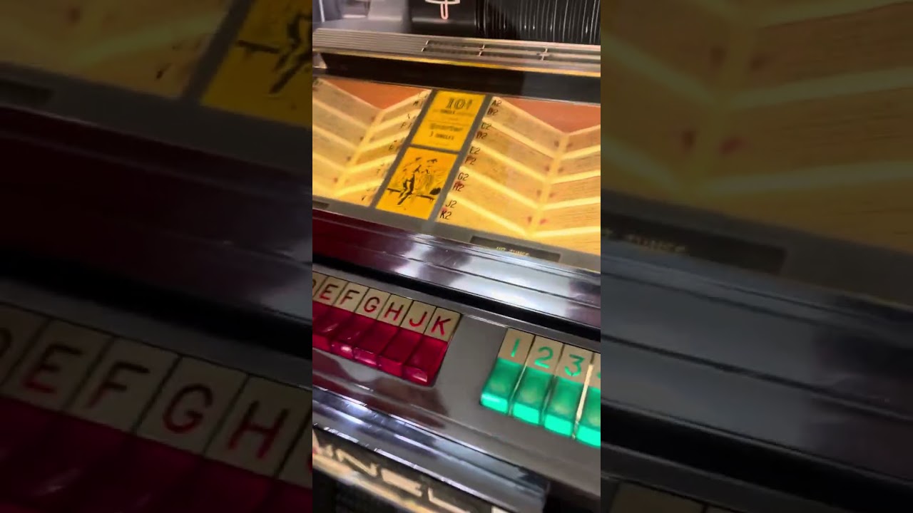 Beautiful 1959 Seeburg Model 222 Jukebox