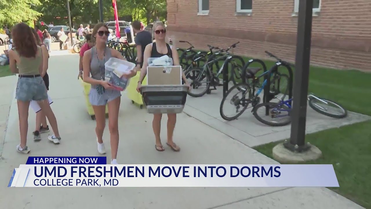 UMD freshmen moving into dorms