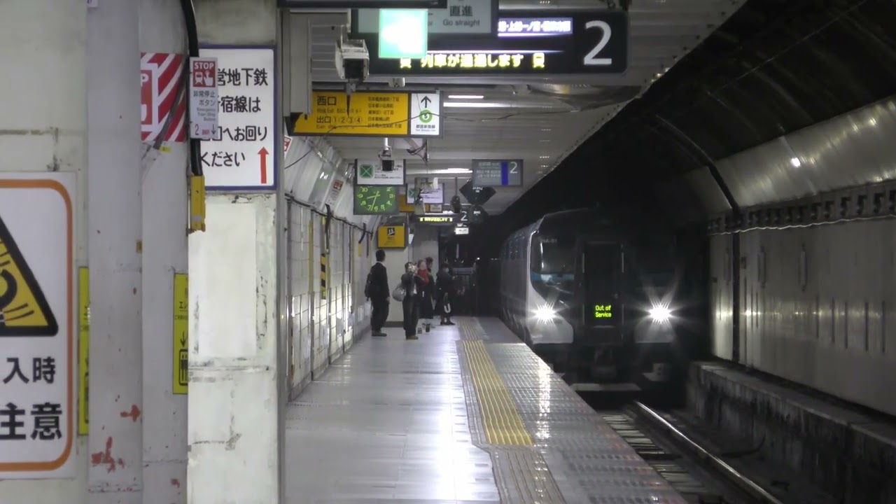 朝ラッシュ時の総武快速線馬喰町駅を通過する列車 E235系/E257系/E259系