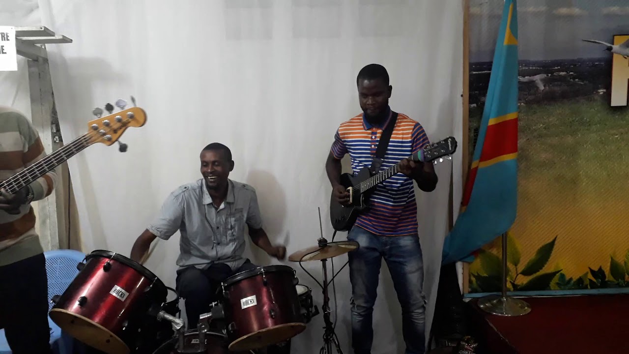Louez-le avec les instruments à cordes bravo la team
