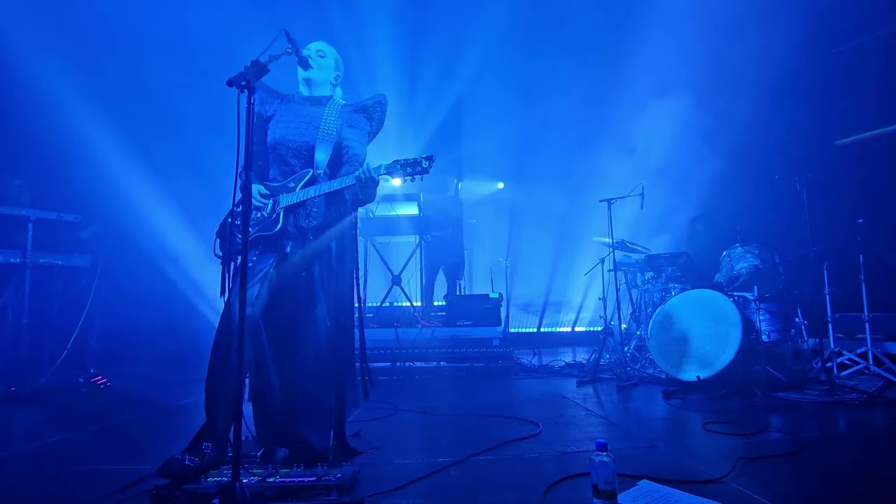 eivør - boxes and so close to being free live at zoom 27.09.25 