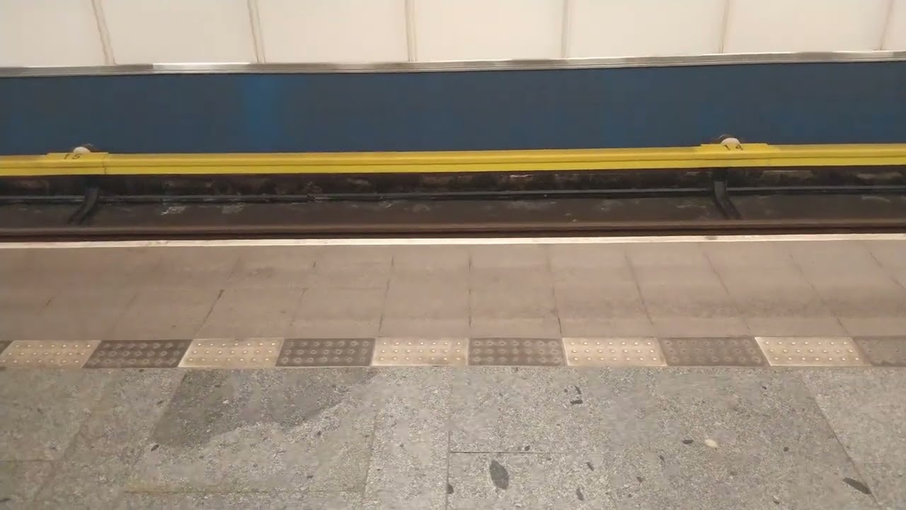Prerusen provoz tramvají (hlášení v metru na trase B