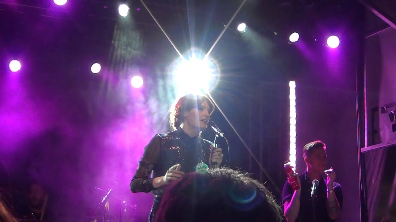 (HD) Florence And The Machine - Between Two Lungs @ The Creators Project (10/15/2011)