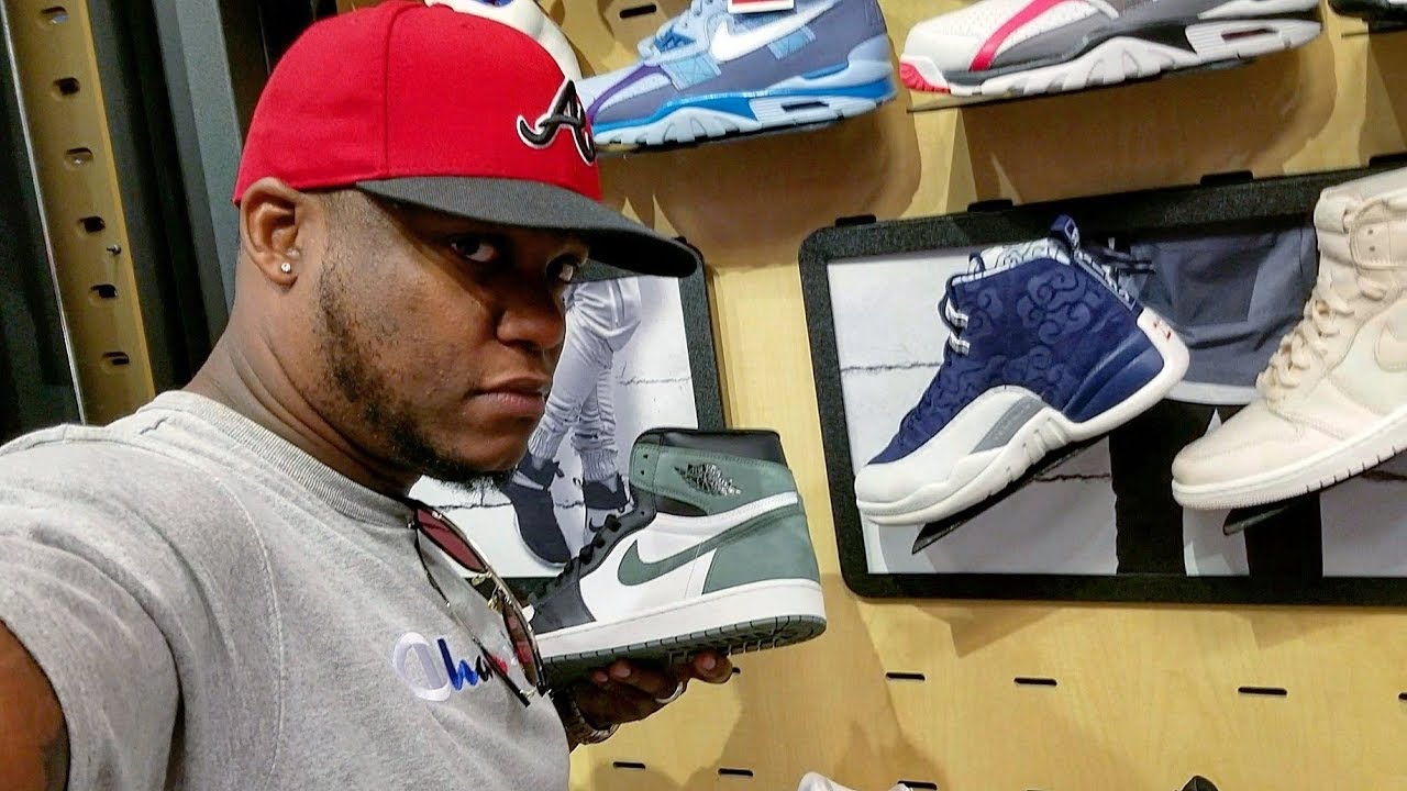 WHAT'S NEW AT THE MALL! SUNDAY VLOG WITH THE FAM!!!